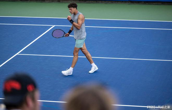 但他凭借每 但他凭借每